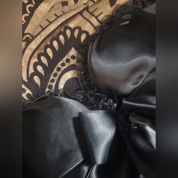 Stunning black satin corset top with tie-back and gorgeous details size Large - Picture 3 of 4